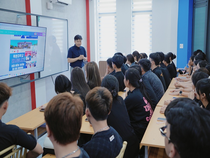 Đại Học Mokwon đến thăm Du Học Hiast Sài Gòn