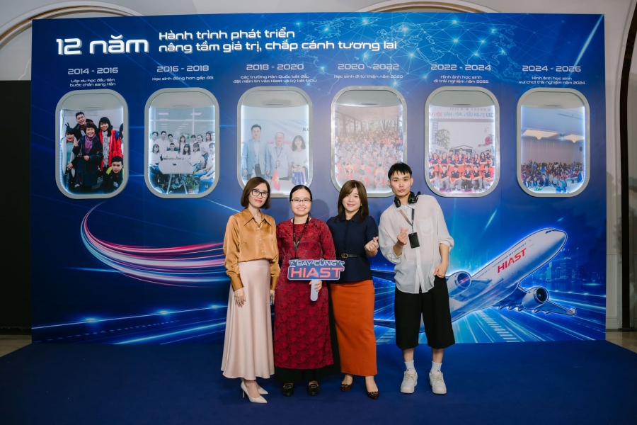 TRỌN VẸN KHOẢNH KHẮC RỰC RỠ TẠI TỔNG KHAI GIẢNG HIAST 2026