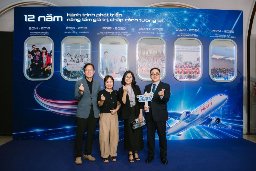 TRỌN VẸN KHOẢNH KHẮC RỰC RỠ TẠI TỔNG KHAI GIẢNG HIAST 2026