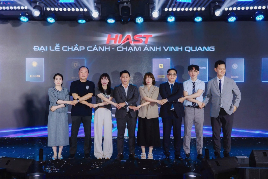 TRỌN VẸN KHOẢNH KHẮC RỰC RỠ TẠI TỔNG KHAI GIẢNG HIAST 2026