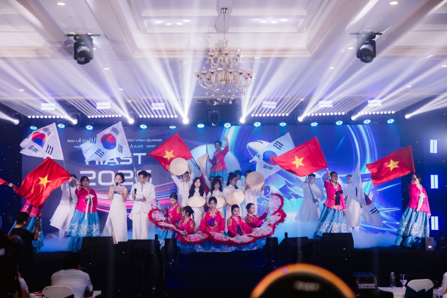 TRỌN VẸN KHOẢNH KHẮC RỰC RỠ TẠI TỔNG KHAI GIẢNG HIAST 2026