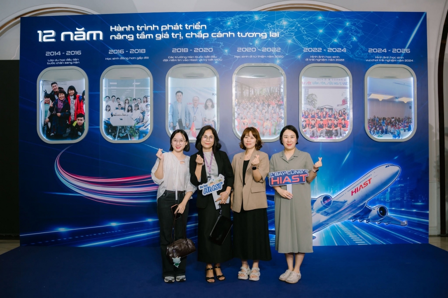TRỌN VẸN KHOẢNH KHẮC RỰC RỠ TẠI TỔNG KHAI GIẢNG HIAST 2026