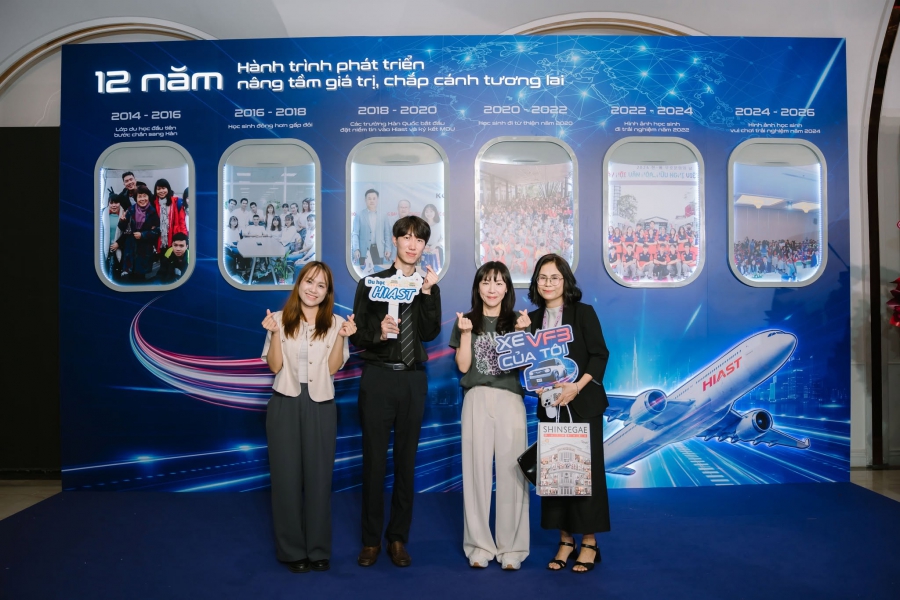 TRỌN VẸN KHOẢNH KHẮC RỰC RỠ TẠI TỔNG KHAI GIẢNG HIAST 2026