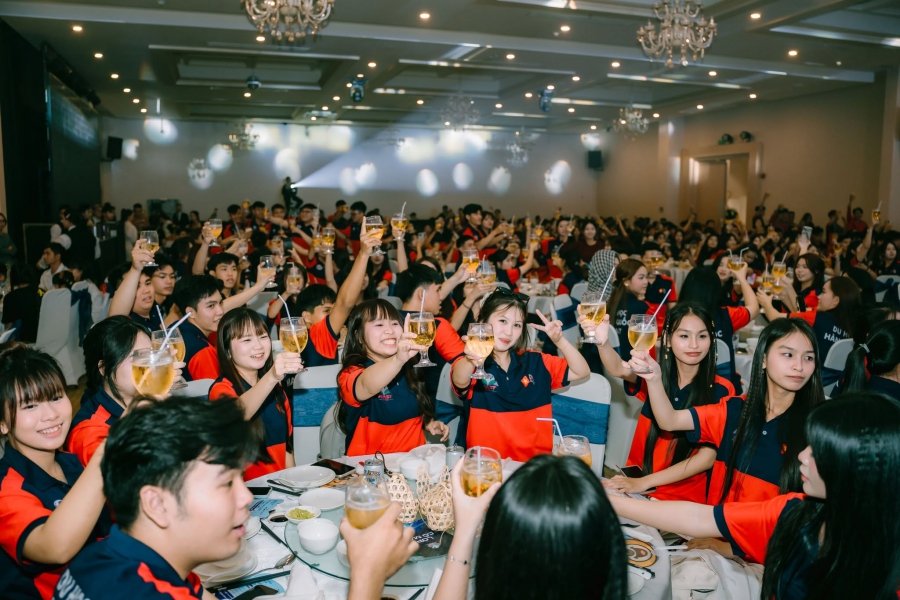 TRỌN VẸN KHOẢNH KHẮC RỰC RỠ TẠI TỔNG KHAI GIẢNG HIAST 2026