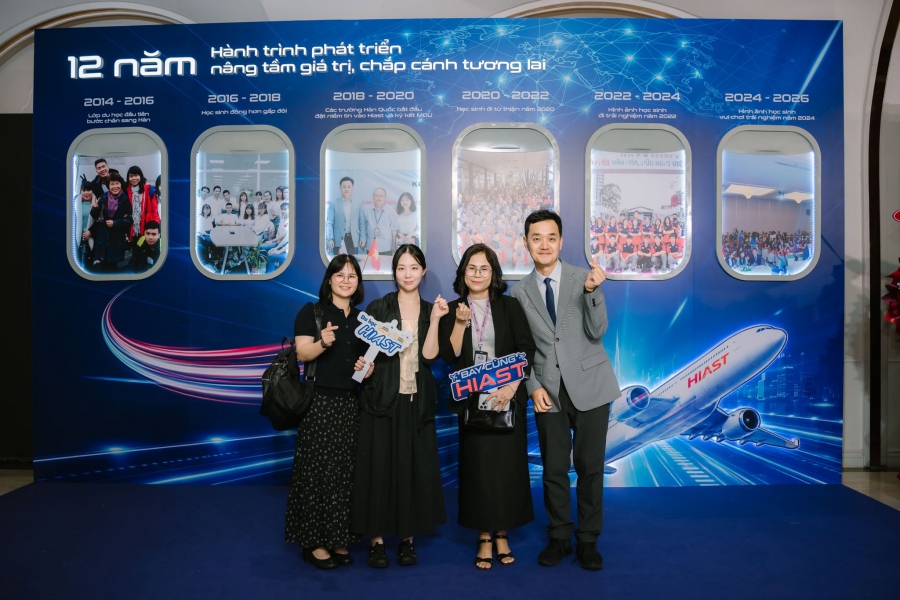 TRỌN VẸN KHOẢNH KHẮC RỰC RỠ TẠI TỔNG KHAI GIẢNG HIAST 2026