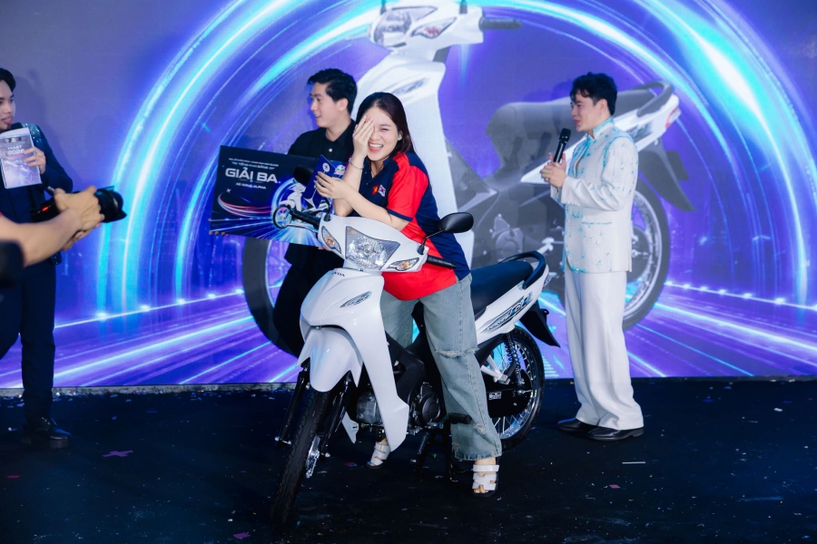 TRỌN VẸN KHOẢNH KHẮC RỰC RỠ TẠI TỔNG KHAI GIẢNG HIAST 2026