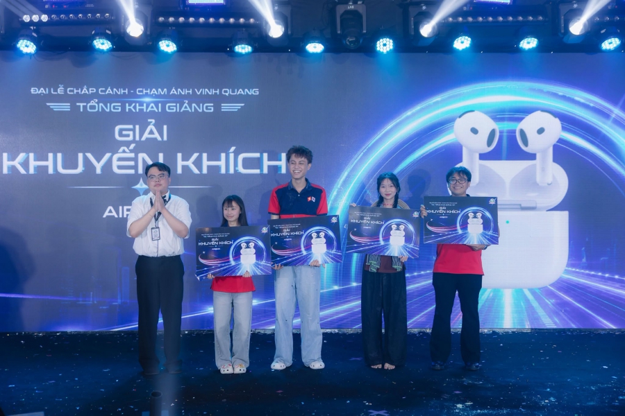 TRỌN VẸN KHOẢNH KHẮC RỰC RỠ TẠI TỔNG KHAI GIẢNG HIAST 2026