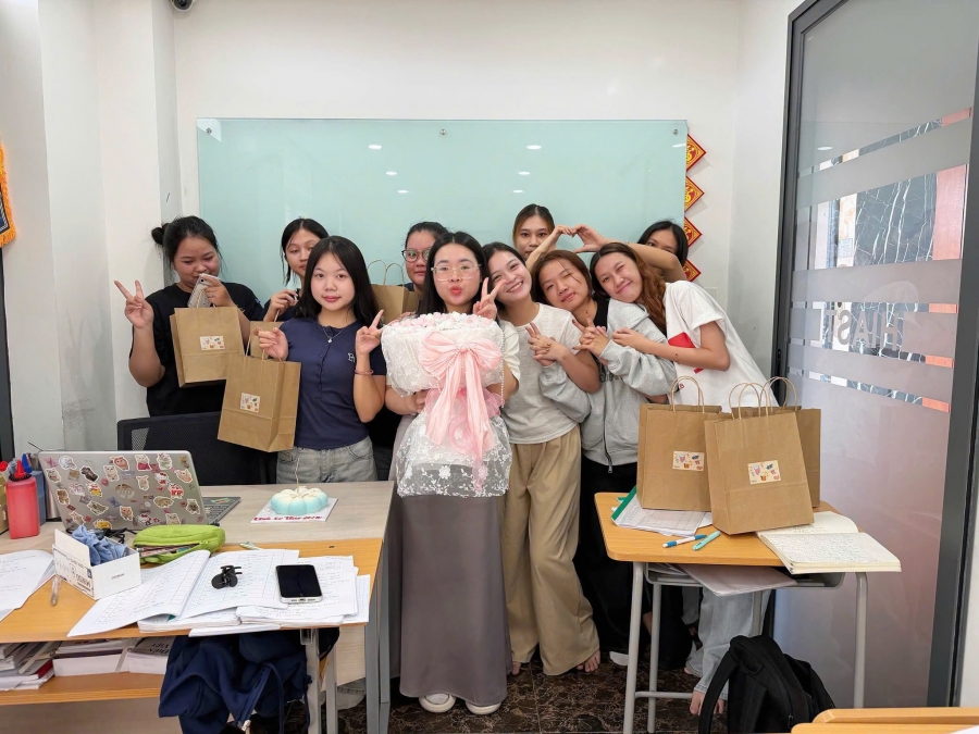 Một ngày 20/10 thật đặc biệt bên thầy cô và học viên HIAST