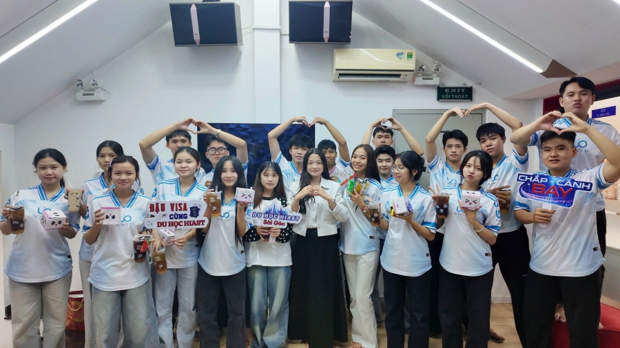 Một ngày 20/10 thật đặc biệt bên thầy cô và học viên HIAST